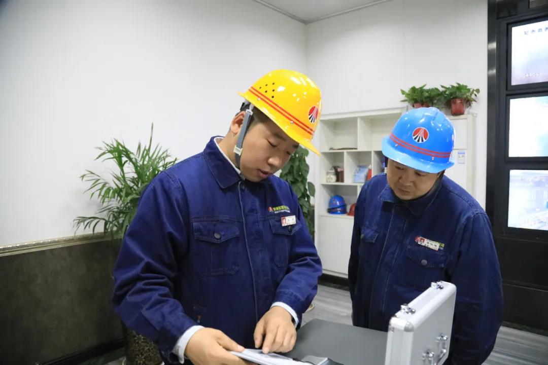 龙钢公司职工王朋喜获“陕西省金牌企业培训师”