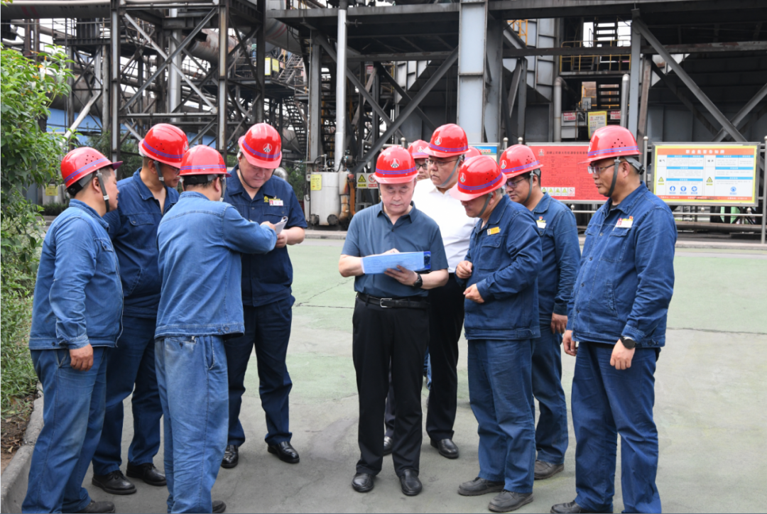 杨海峰到龙钢公司进行安全环保工作调研并安全履职