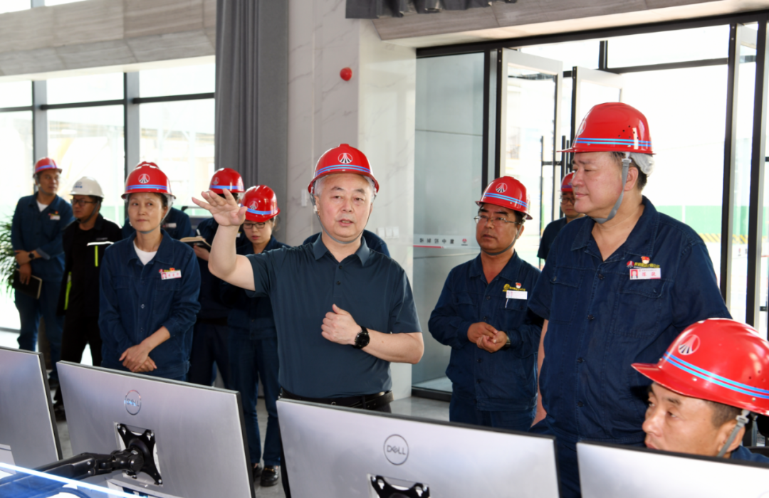 杨海峰深入龙钢生产一线鼓励全体干部职工 坚定信心 直面挑战 争取各项指标上台阶