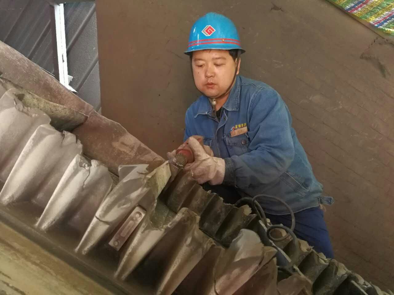 “王者”老王 ——记龙钢公司炼钢厂原料作业区大班长王春虎