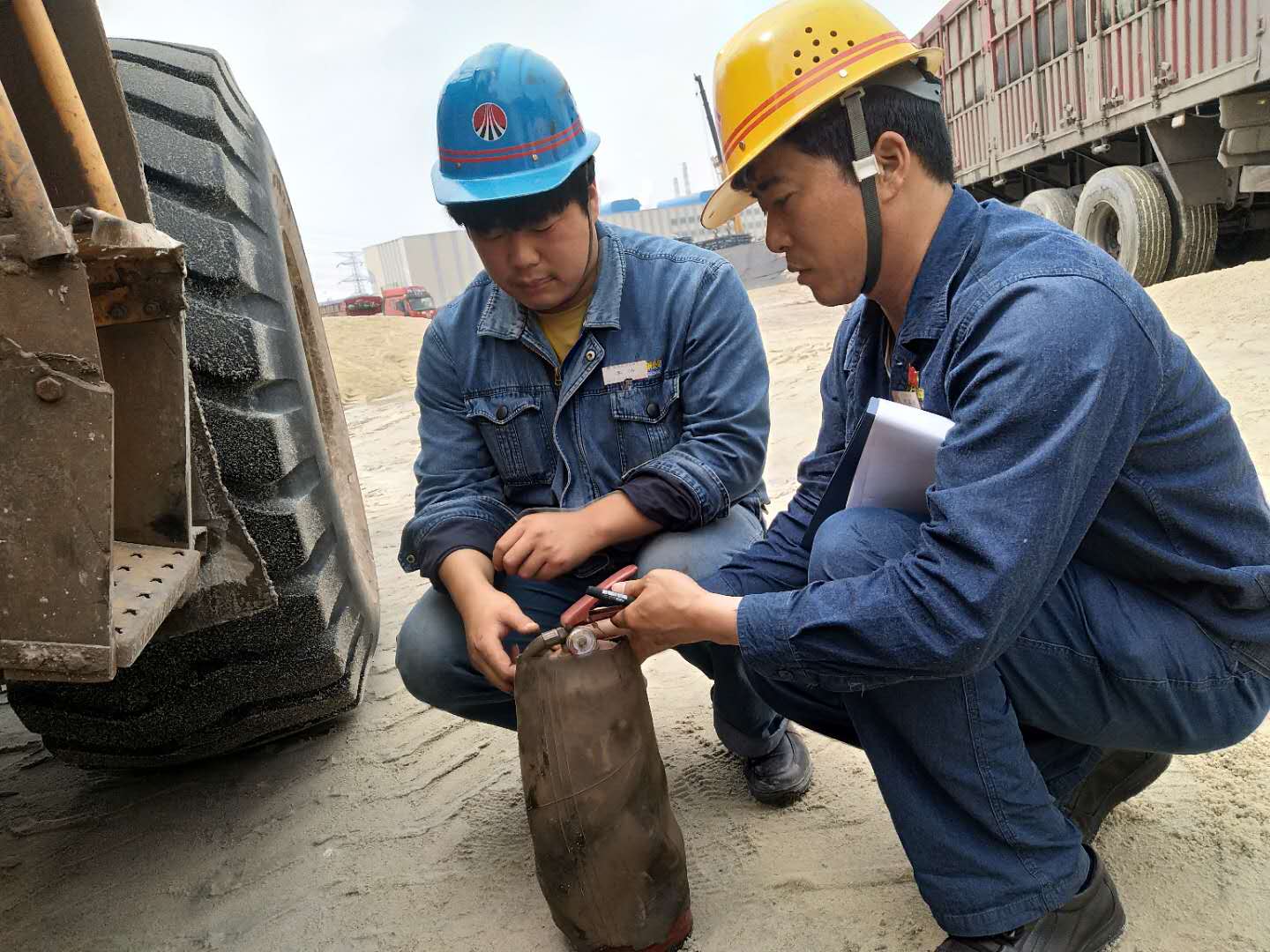 安全管理的一把“利刃”——记陕钢集团劳动模范贾亚杰