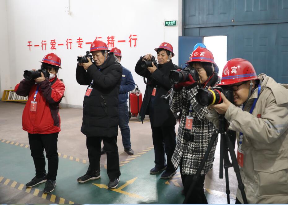 庆祝龙钢建厂60周年“工人风采”摄影采风活动成功举办