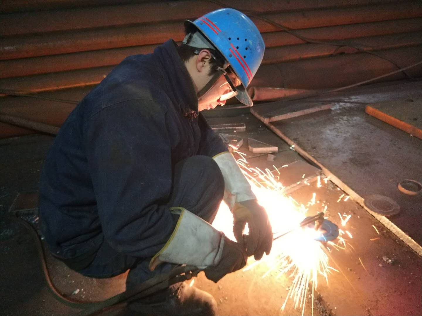 做最好的焊工——记韩城市第六届劳动模范陕钢龙钢公司炼钢厂安建