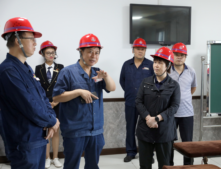 陕西省机械冶金建材工会主席谭小荣到龙钢公司调研