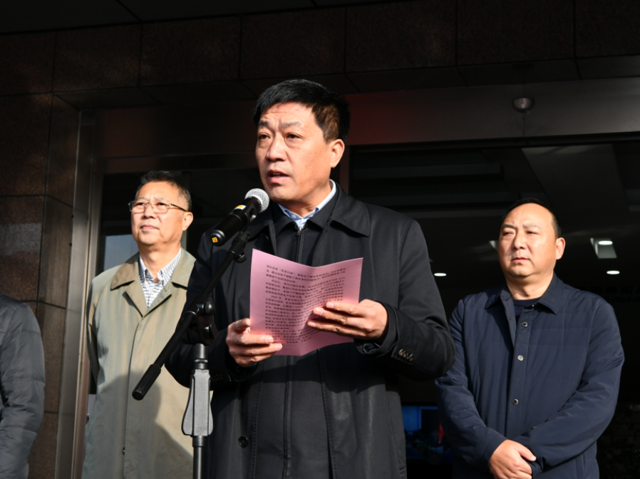 陕钢集团对龙钢公司提前完成年度任务目标进行慰问