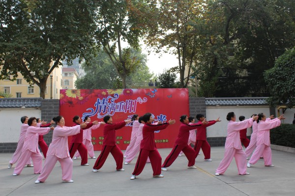 西钢小区举办文艺活动庆祝重阳节