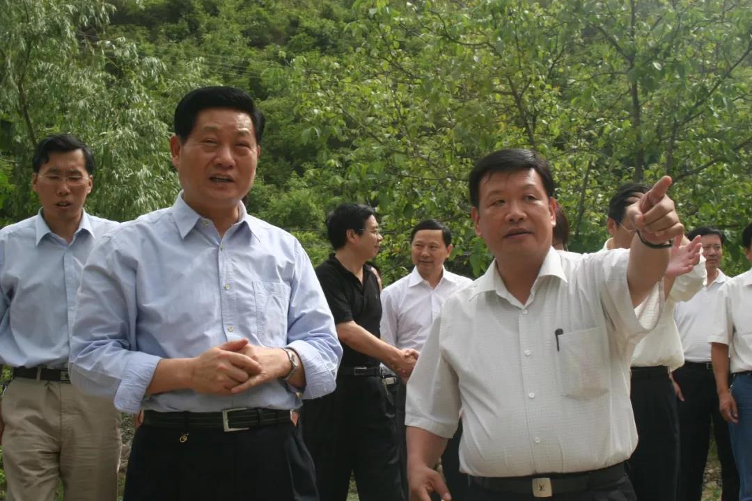 跨越发展铸基业,转型非钢再启程——龙钢集团发展16周年纪实 跨越发展铸基业,转型非钢再启程——龙钢集团发展16周年纪实