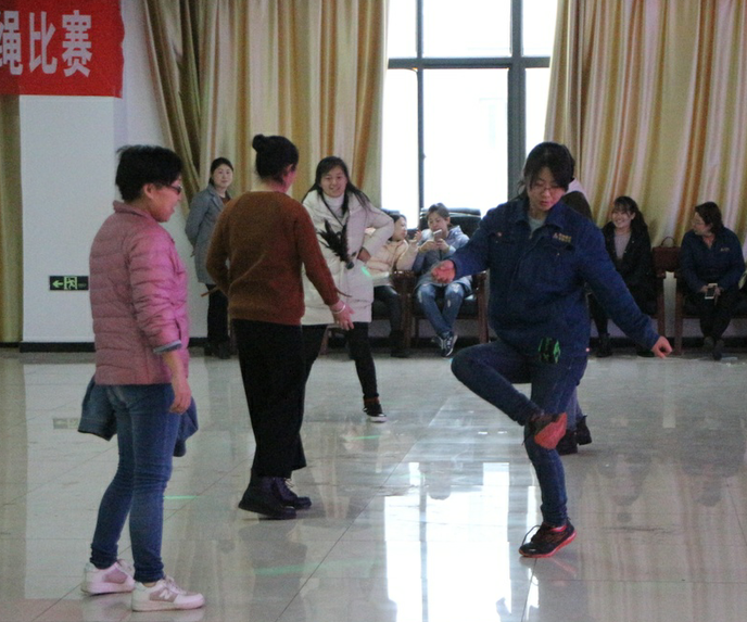 汉钢公司举办女职工跳绳比赛等庆“三八”系列活动