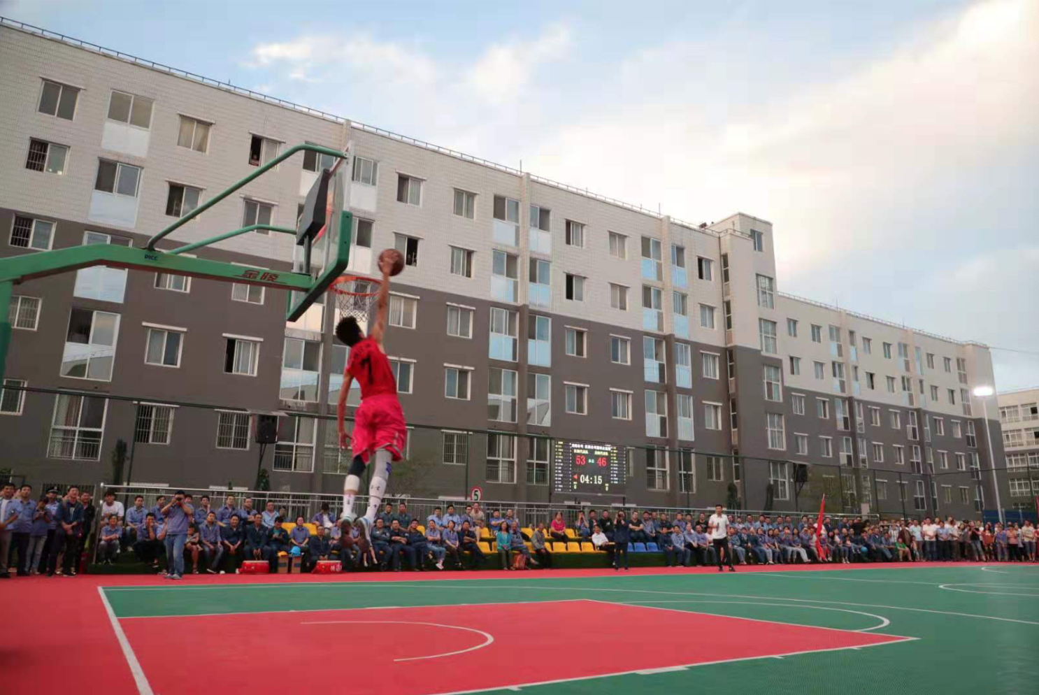 汉钢公司与龙钢公司举行篮球友谊赛