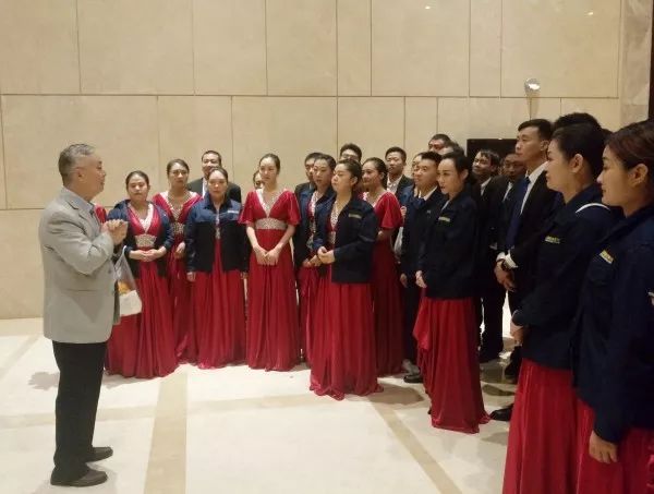 陕钢集团龙钢公司合唱团参演陕西省总工会、省国资委迎国庆表彰文艺晚会 陕钢集团龙钢公司合唱团参演陕西省总工会、省国资委迎国庆表彰文艺晚会