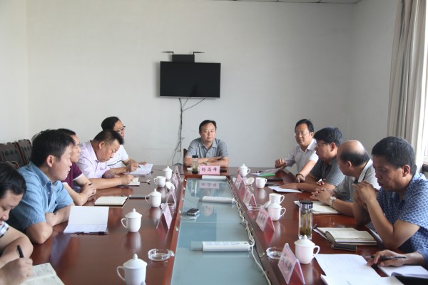 杨海峰在汉钢公司召开环保专题会议
