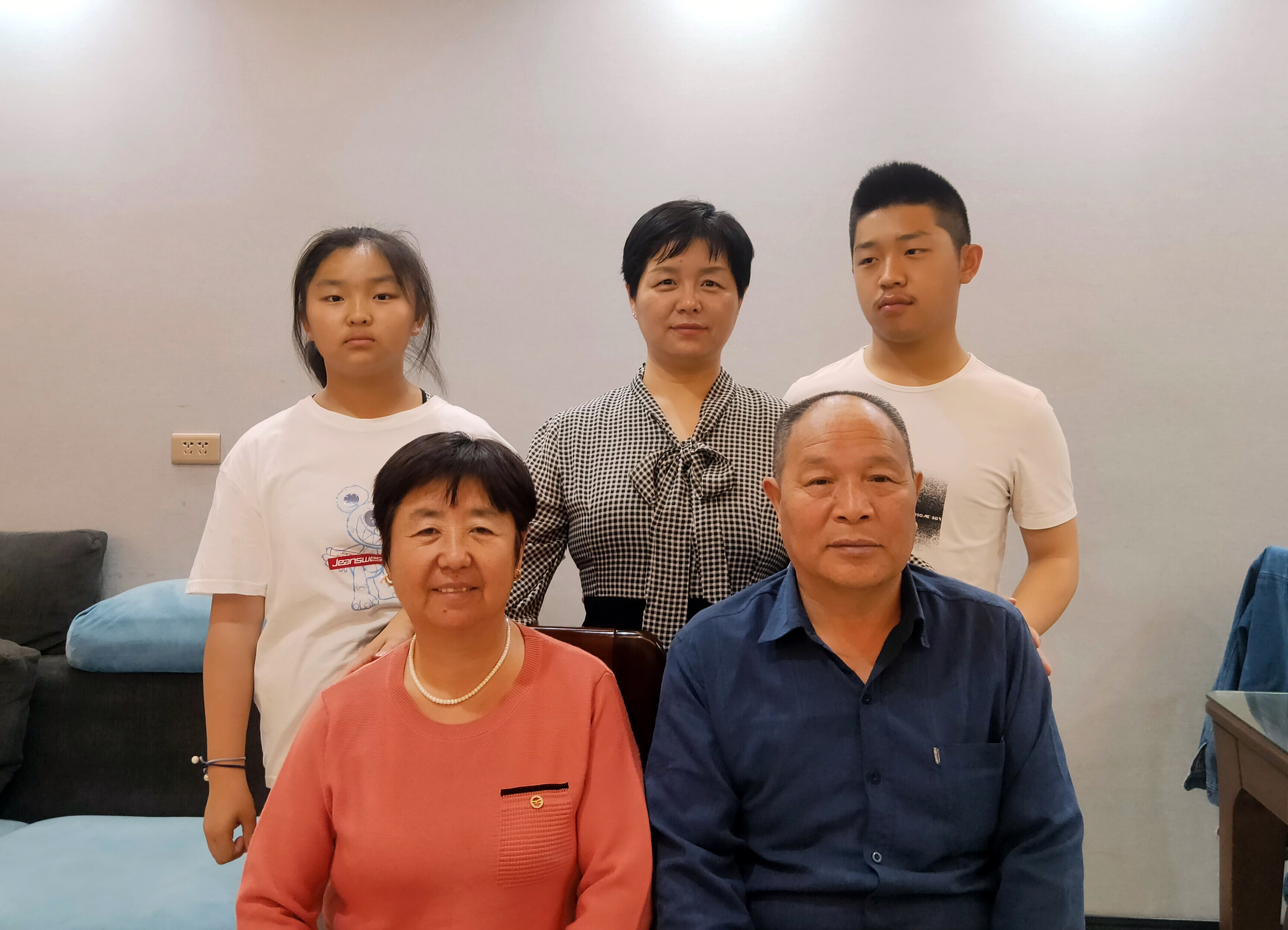 龙钢公司王丽家庭被授予“三秦最美家庭”称号