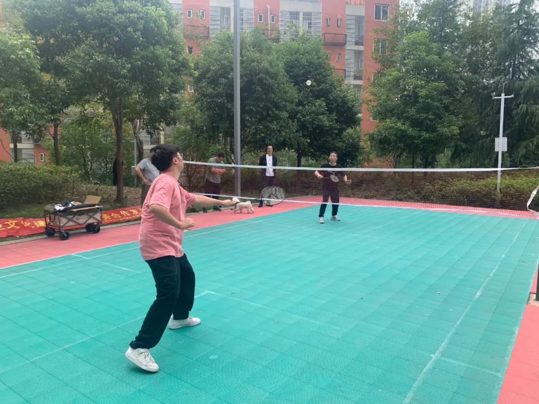 陕钢集团重庆销售处与陕西东岭（重庆）开展羽毛球友谊赛