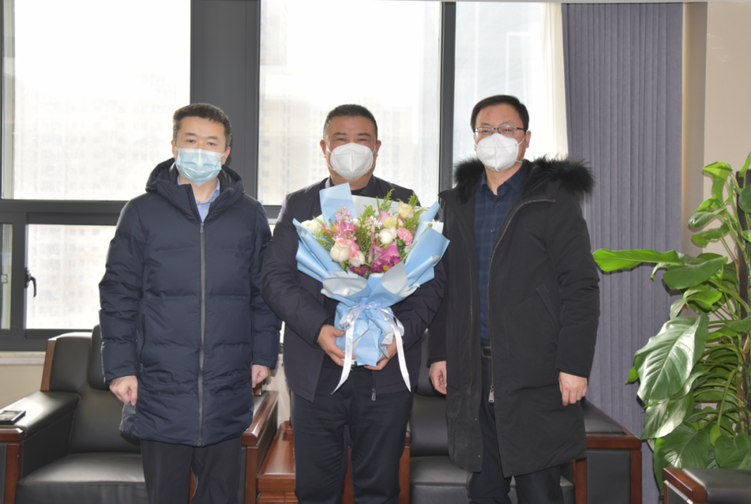 西安经开区管委会走访慰问陕钢集团高层次人才