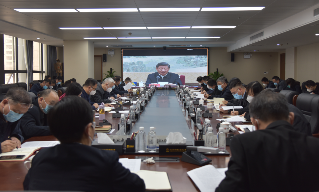 陕钢集团党委理论学习中心组学习中共中央政治局民主生活会、中央经济工作会议、全国宣传部长会议、中共陕西省委十四届三次全会精神