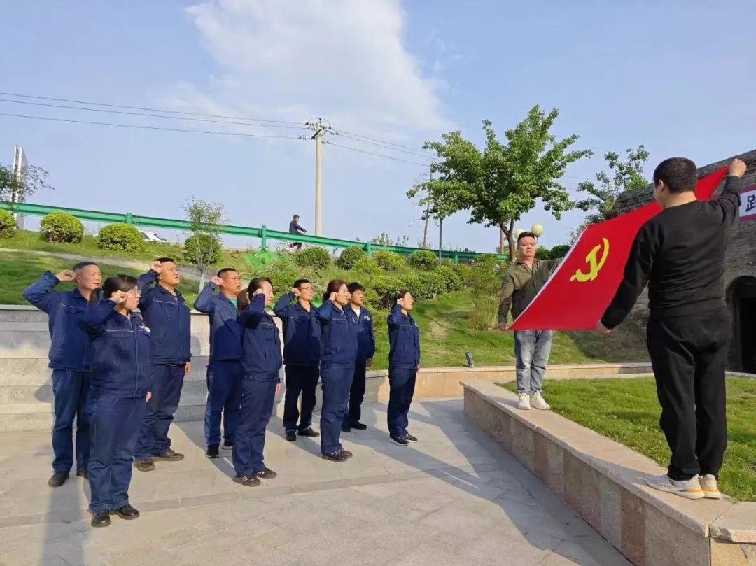 深学细悟强党性 笃行实干建新功 ——龙钢公司党委高标准推进主题教育