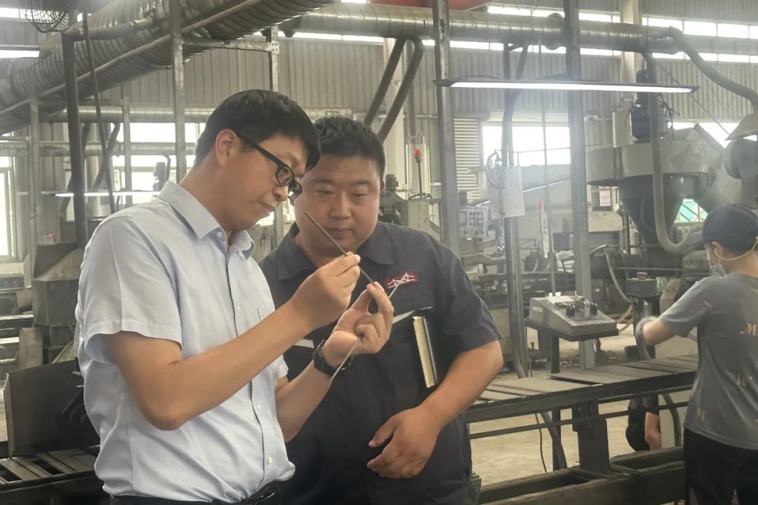 以“四个坚持”为基准 推动主题教育成效持续提升