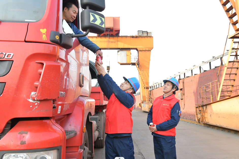 龙钢公司职工荣获2023年第二季度“渭南标杆”荣誉称号