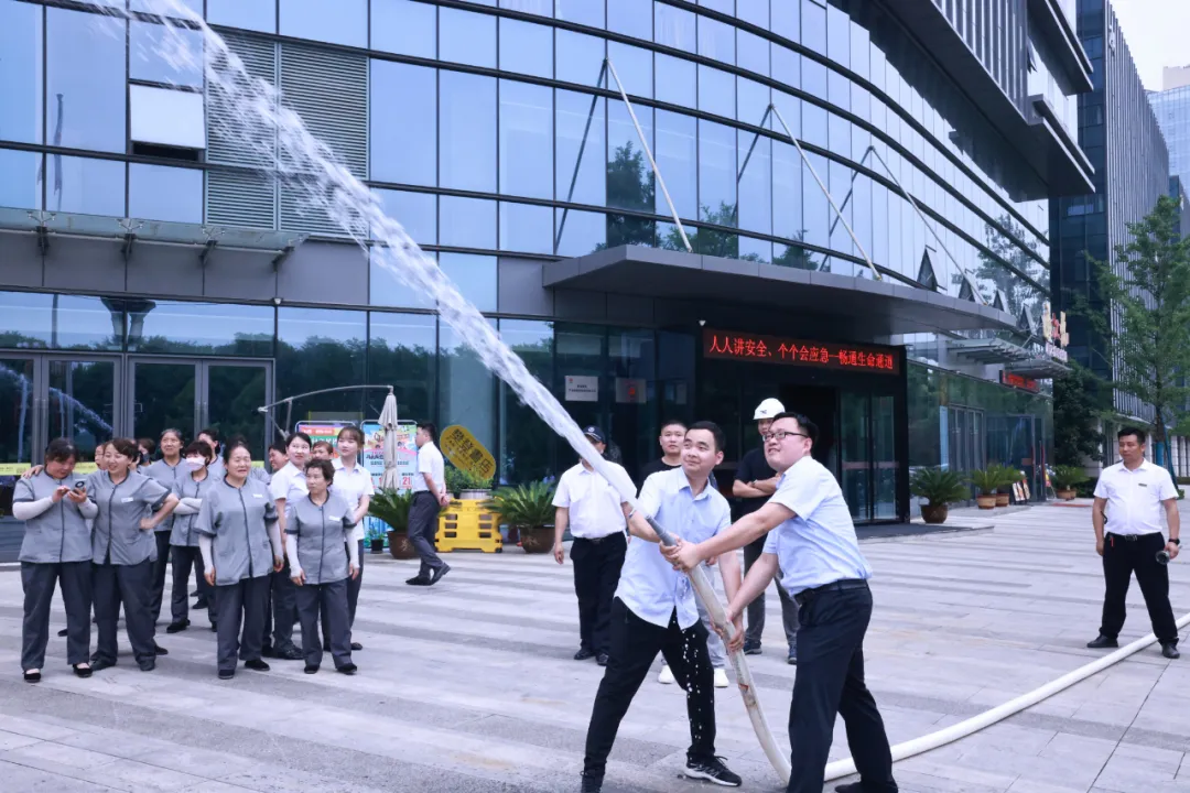 把好“安全关” 筑牢“防护墙”