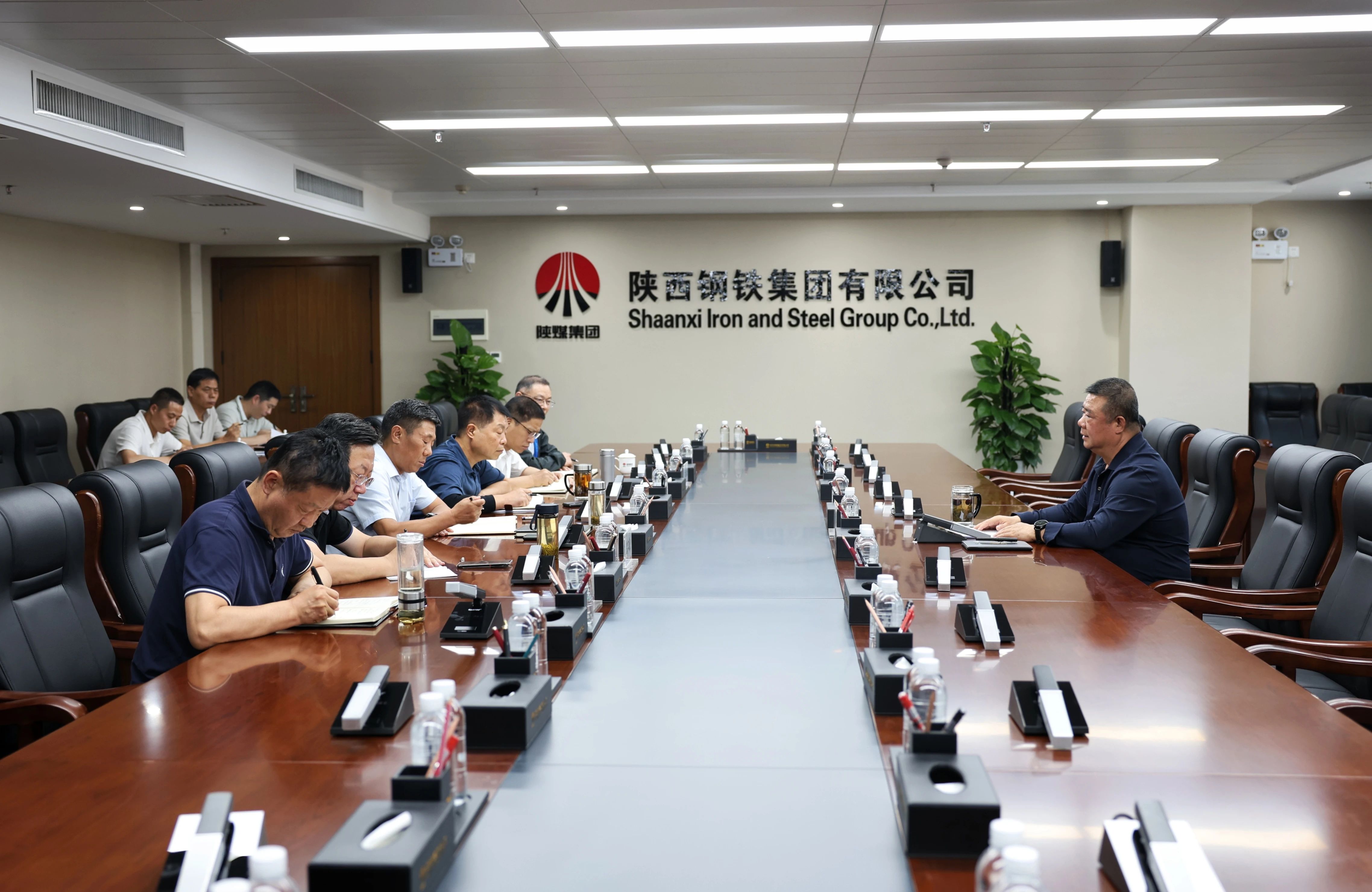 许晓增对陕钢集团班子成员进行集体谈心谈话