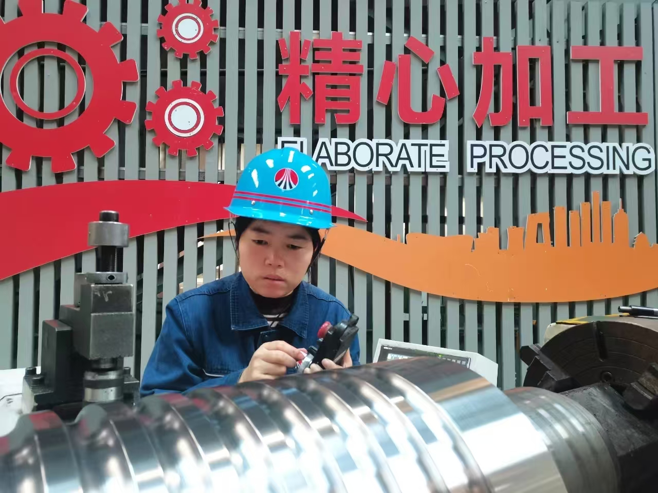 致敬她力量，扎根一线的“钢铁玫瑰”