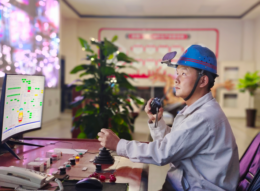 把青春炼成劳模勋章——记陕钢集团2023—2024年度劳动模范王程龙