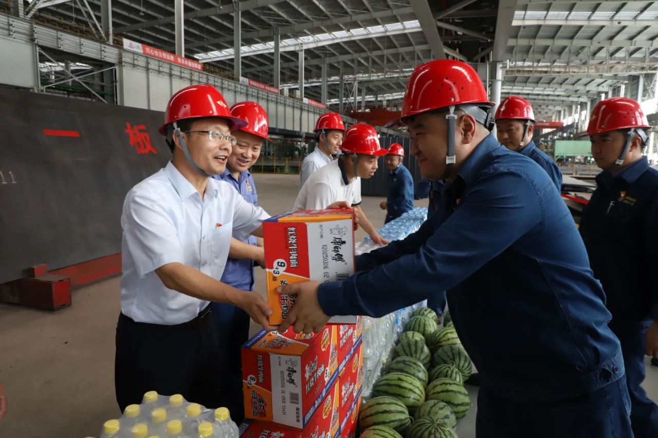 雷达到汉钢公司开展调研座谈并深入一线慰问送清凉