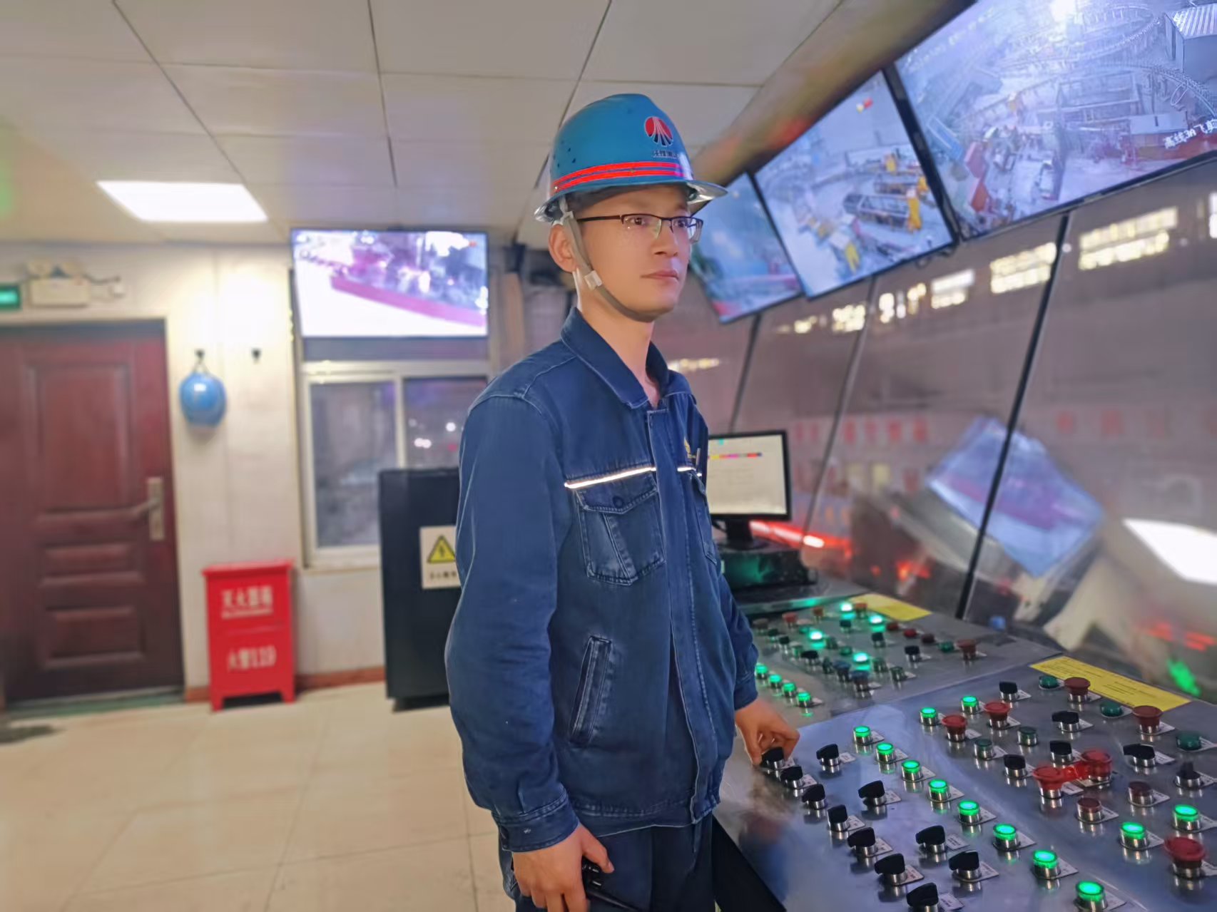 来钢城“嗑”不一样的“师徒档”