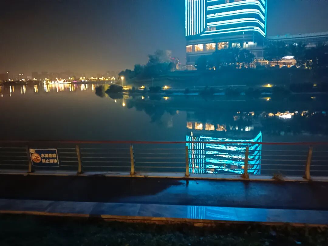 夜访西安“后海”