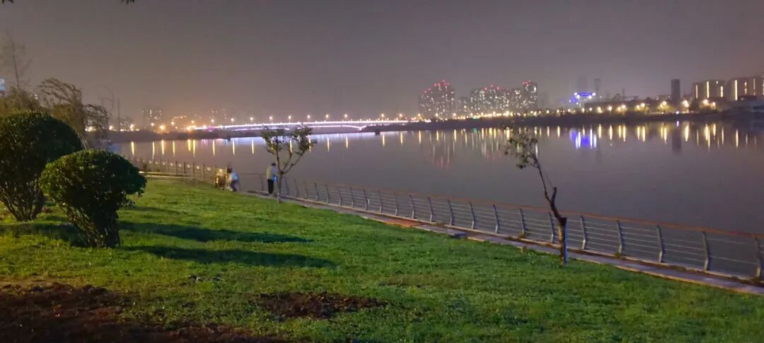 夜访西安“后海”