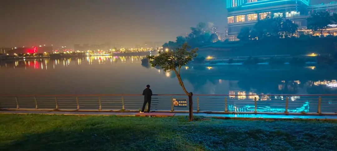 夜访西安“后海”