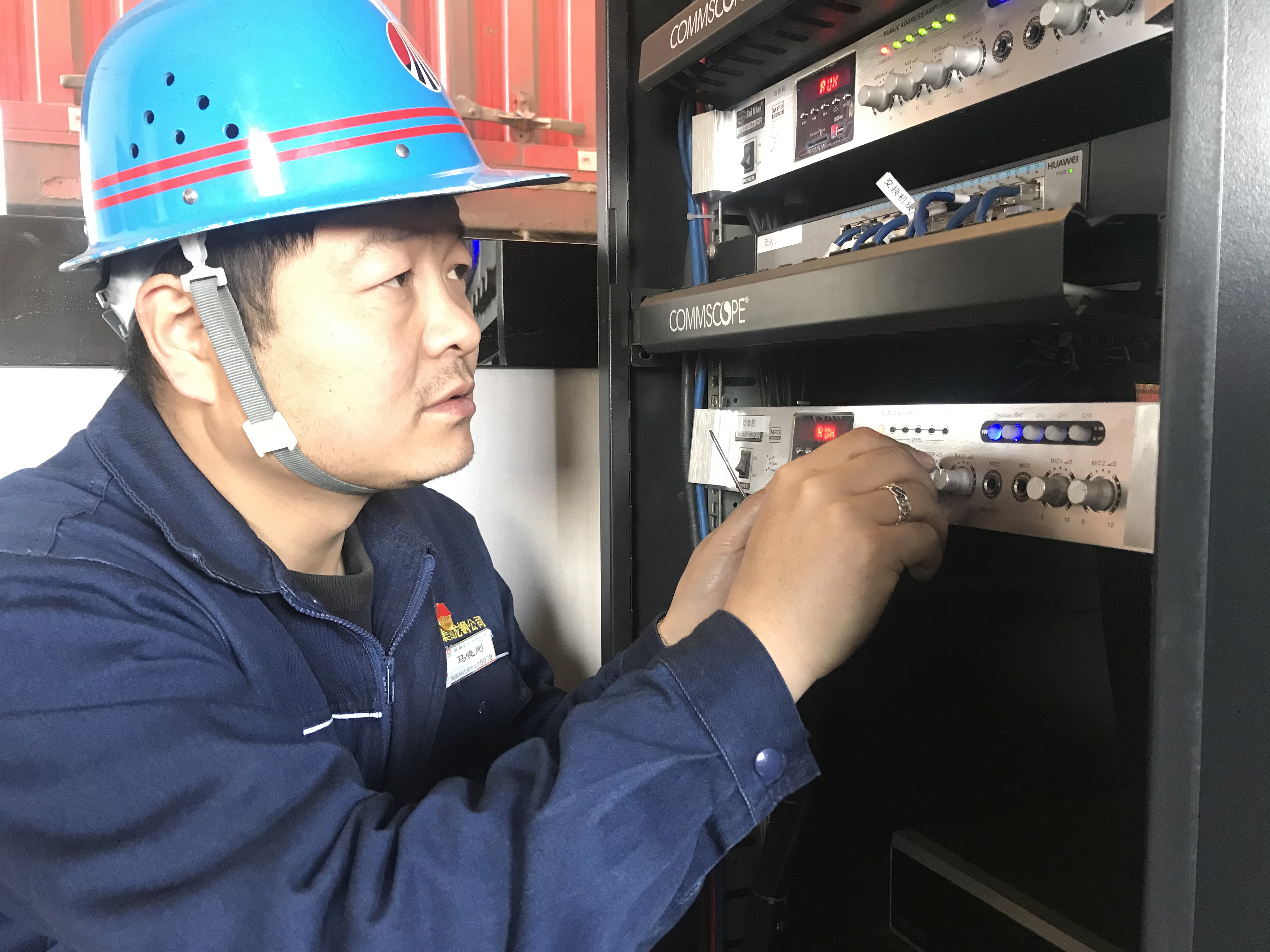 知识与技能并重，理论和实践统一——龙钢公司能源检计量中心聘任技术技能人才管理工作侧记