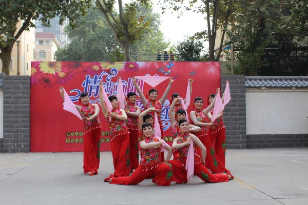 西钢小区举办文艺活动庆祝重阳节